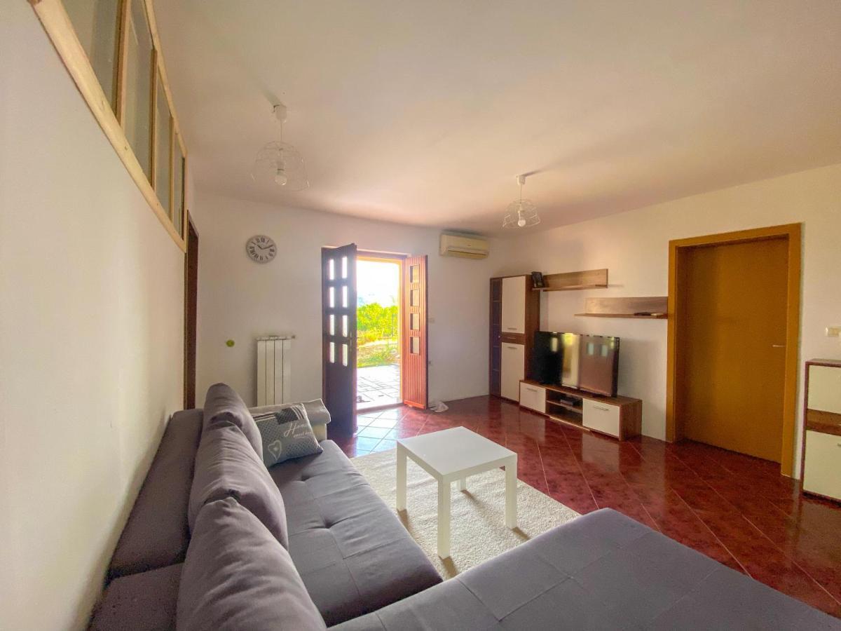 Apartment Moon Pobegi Exterior photo